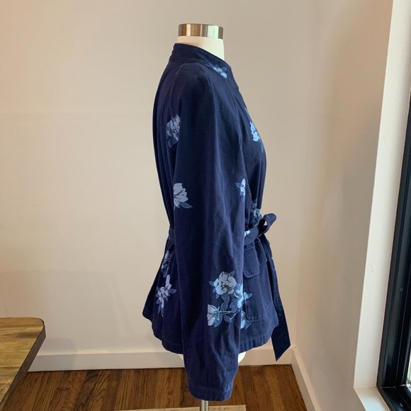 Draper James Floral Field Utility Jacket in Nassau Navy Magnolia Vines, Sz M - Picture 5 of 11